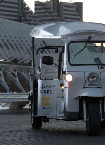 Tuk Tuk en Valencia Ciudad de las artes